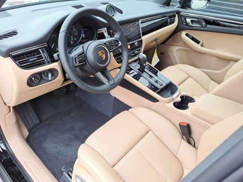 New 2026 Porsche Macan image 4