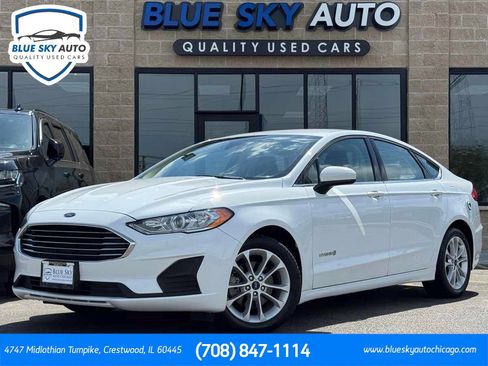 Used 2019 Ford Fusion SE image 1