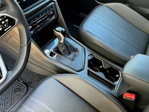 Used 2023 Volkswagen Tiguan SE R-Line image 18