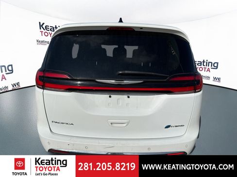 Used 2023 Chrysler Pacifica Limited image 6