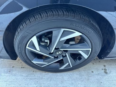Certified 2025 Hyundai Elantra Sport image 19