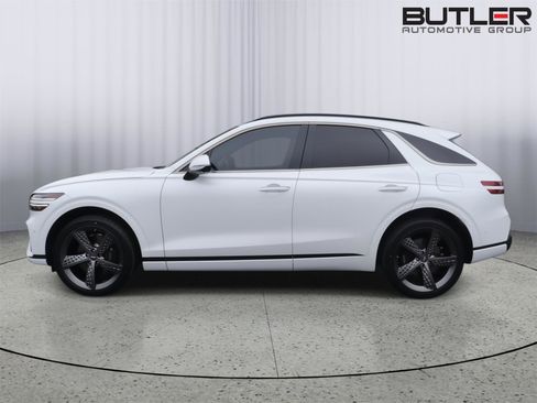 Used 2023 Genesis GV70 2.5T w/ Sport Prestige Package image 3