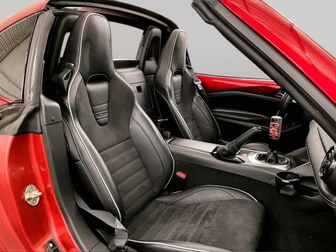 Used 2022 MAZDA MX-5 Miata Club RWD image 7