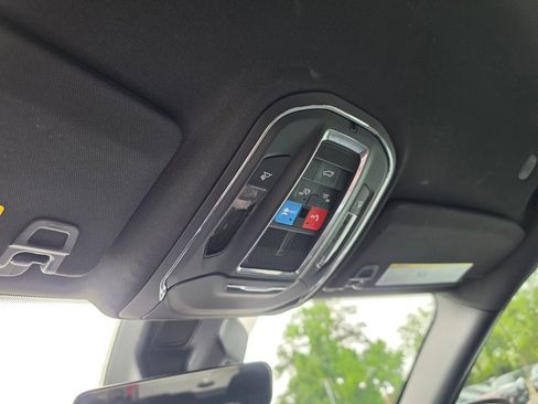 Used 2025 Jeep Grand Cherokee Laredo w/ Luxury Tech Group I RWD image 22