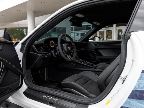 Used 2025 Porsche 911 GT3 RS image 61