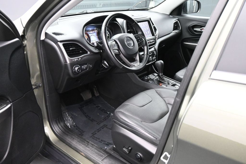 Used 2021 Jeep Cherokee Latitude Lux w/ Comfort/Convenience Group AWD/4WD image 2