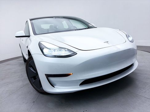 Used 2023 Tesla Model 3 Standard Range image 7