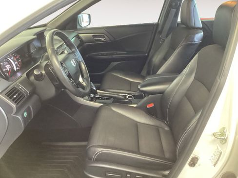 Used 2017 Honda Accord Sport image 9