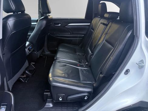 Used 2018 Toyota Highlander XLE image 17