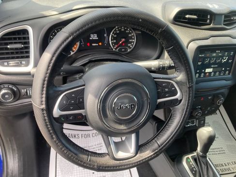 Used 2018 Jeep Renegade Latitude w/ Cold Weather Group AWD/4WD image 18