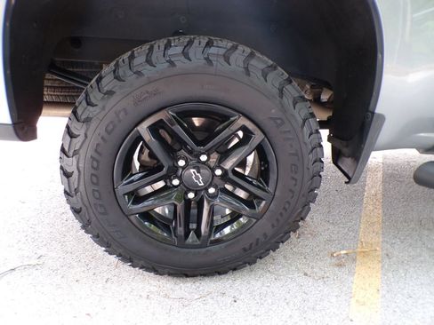 Used 2024 Chevrolet Silverado 1500 LT Trail Boss w/ LT Trail Boss Premium Package AWD/4WD image 21