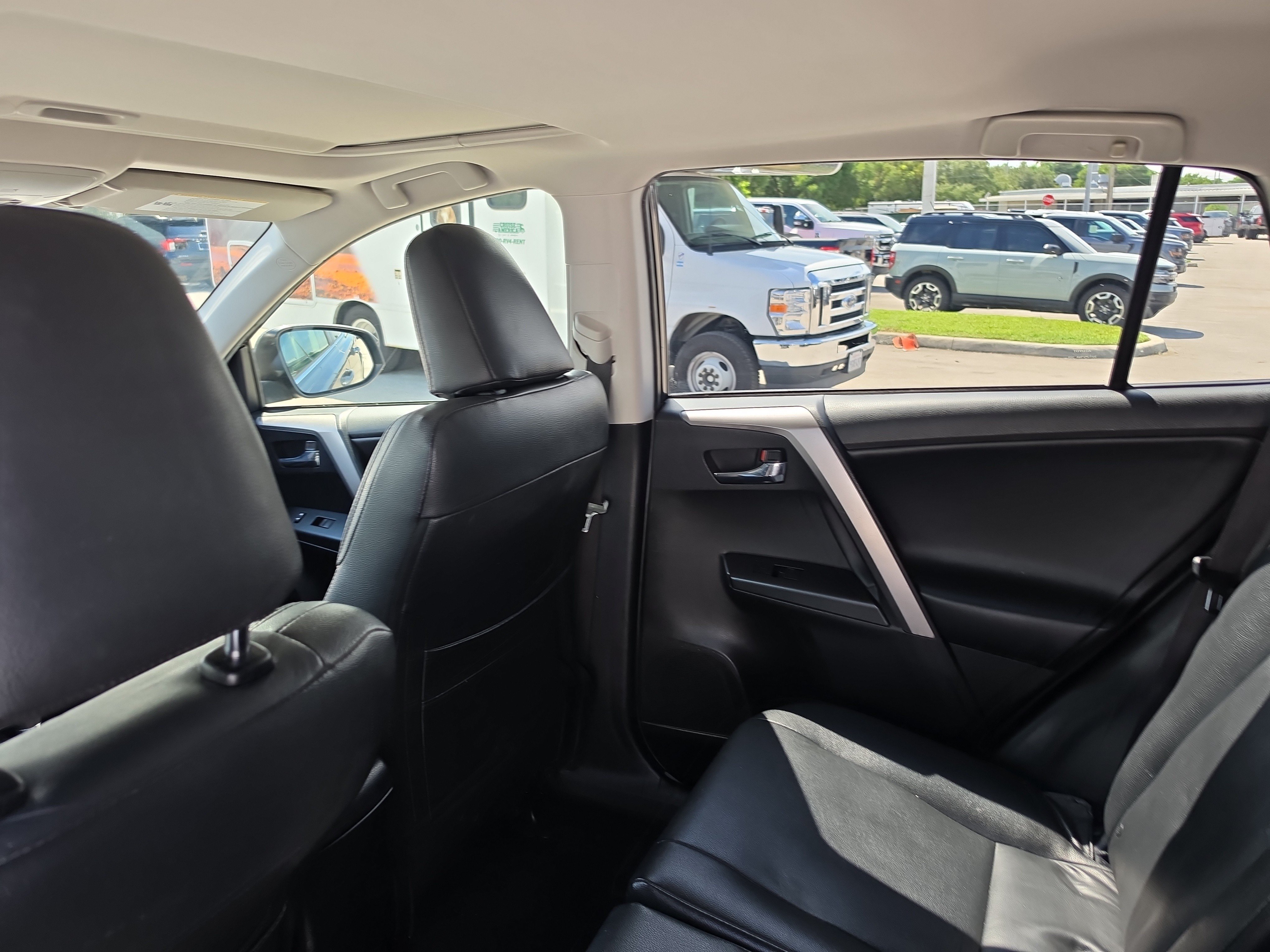 Used 2017 Toyota RAV4 XLE FWD image 10