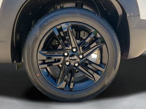 New 2026 Chevrolet TrailBlazer LT w/ Midnight Edition FWD image 11