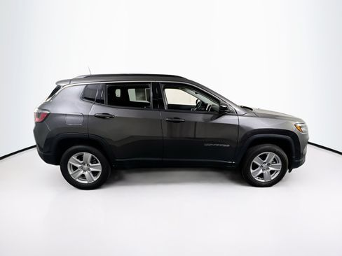 Used 2022 Jeep Compass Latitude w/ Convenience Group AWD/4WD image 4