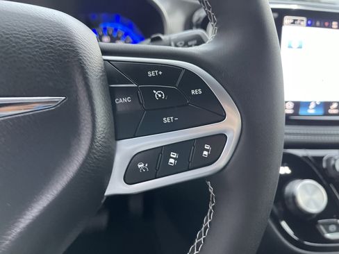 New 2026 Chrysler Pacifica Select image 35