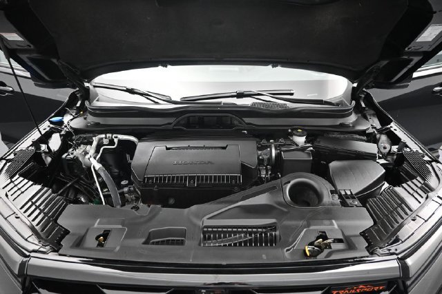 Used 2025 Honda Pilot TrailSport image 37
