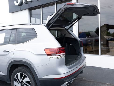Used 2025 Volkswagen Atlas SE FWD image 9