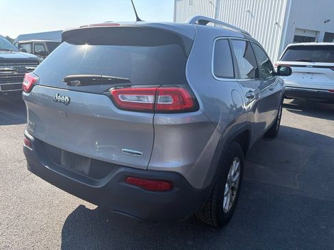 Used 2016 Jeep Cherokee Latitude AWD/4WD image 6
