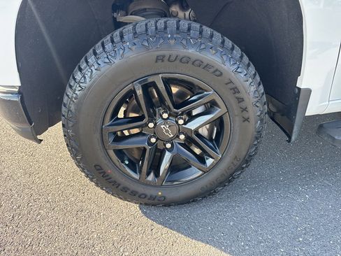 Used 2022 Chevrolet Silverado 1500 LT Trail Boss w/ LPO, Dark Essentials Package image 15