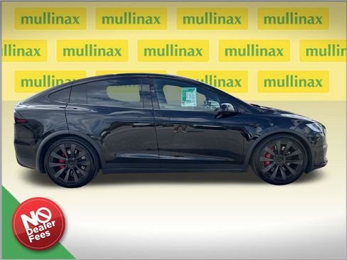 Used 2024 Tesla Model X Plaid image 2