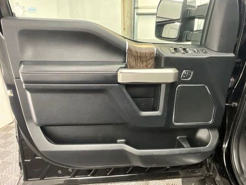 Used 2017 Ford F450 Lariat w/ Lariat Ultimate Package AWD/4WD image 16