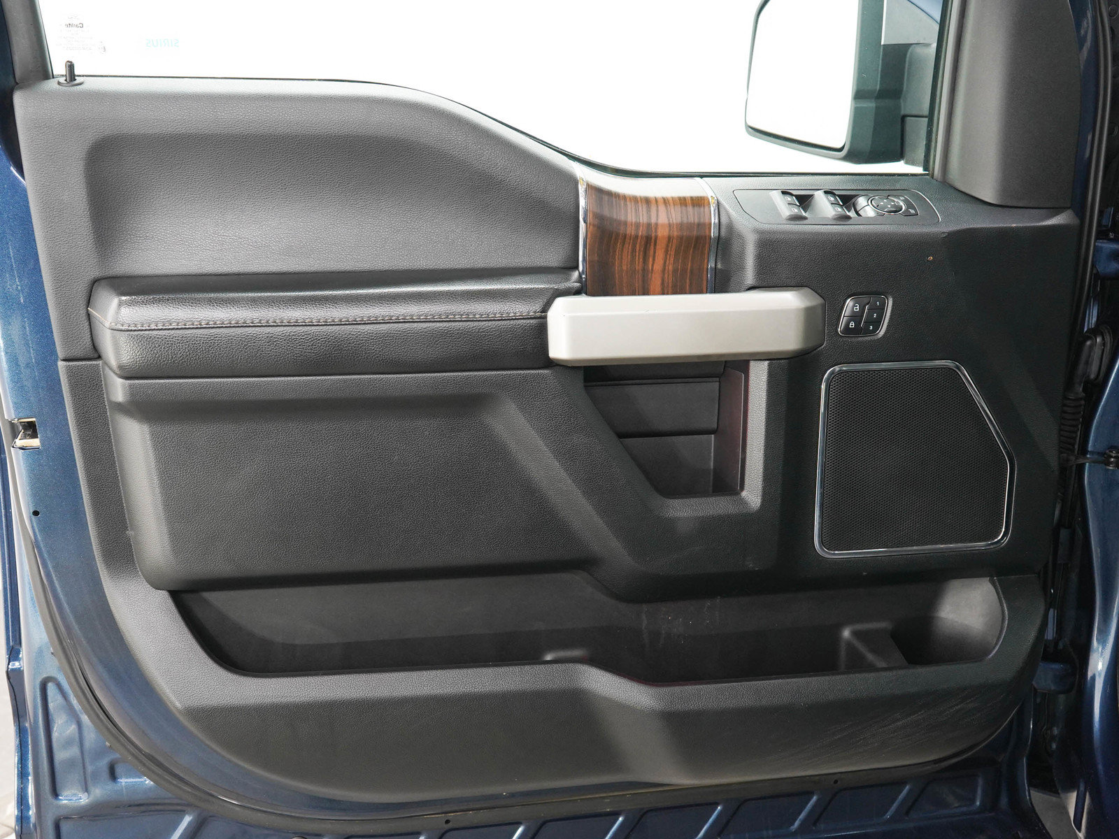 Used 2016 Ford F150 Lariat w/ Equipment Group 502A Luxury AWD/4WD image 22