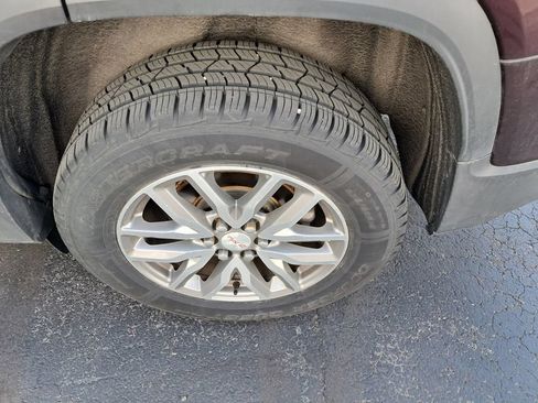 Used 2017 GMC Acadia SLE w/ Driver Alert Package I FWD image 9