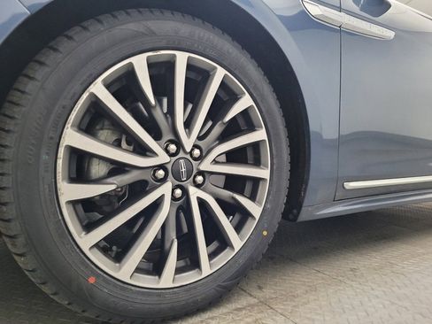 Used 2019 Lincoln Continental Select image 31