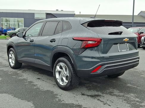 Used 2025 Chevrolet Trax LS w/ LS Convenience Package FWD image 6