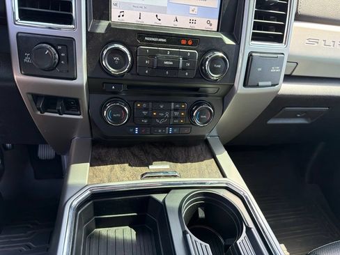 Used 2018 Ford F250 Lariat w/ Lariat Ultimate Package AWD/4WD image 6
