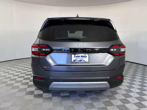 Used 2025 Honda Pilot EX-L image 10