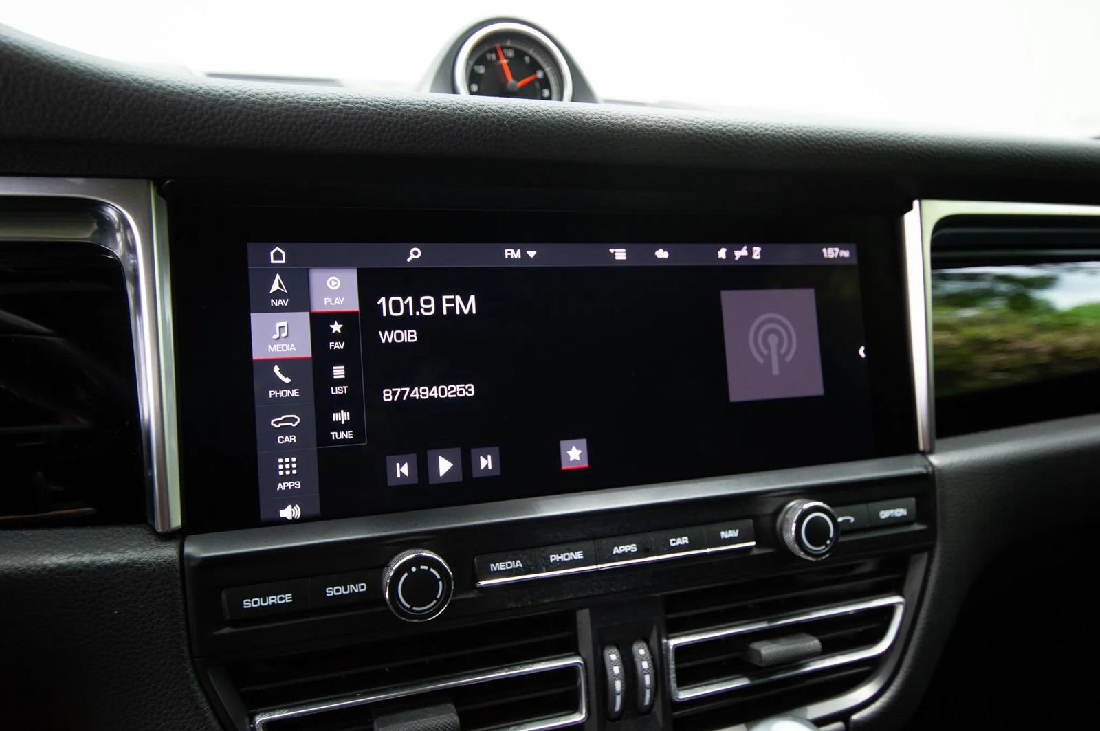 Used 2021 Porsche Macan w/ Premium Package Plus AWD/4WD image 58