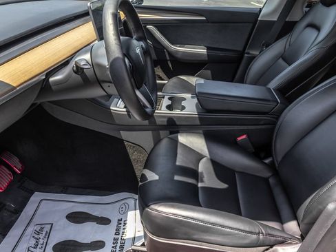 Used 2022 Tesla Model Y Long Range AWD/4WD image 13