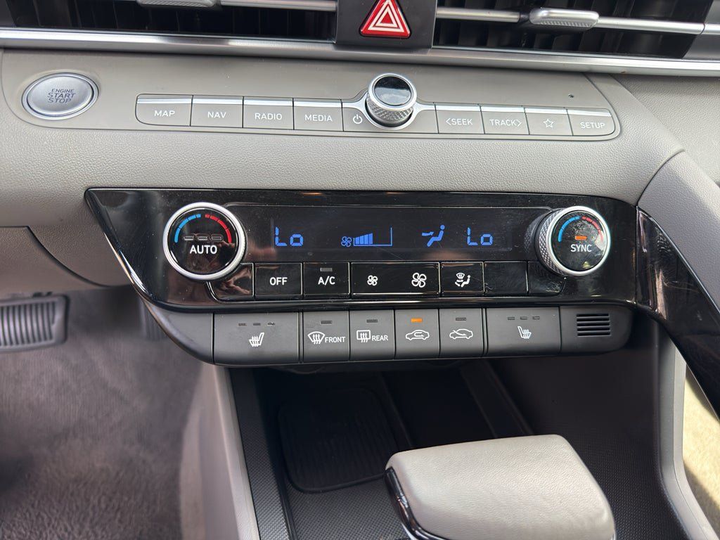 Used 2025 Hyundai Elantra SEL FWD image 15