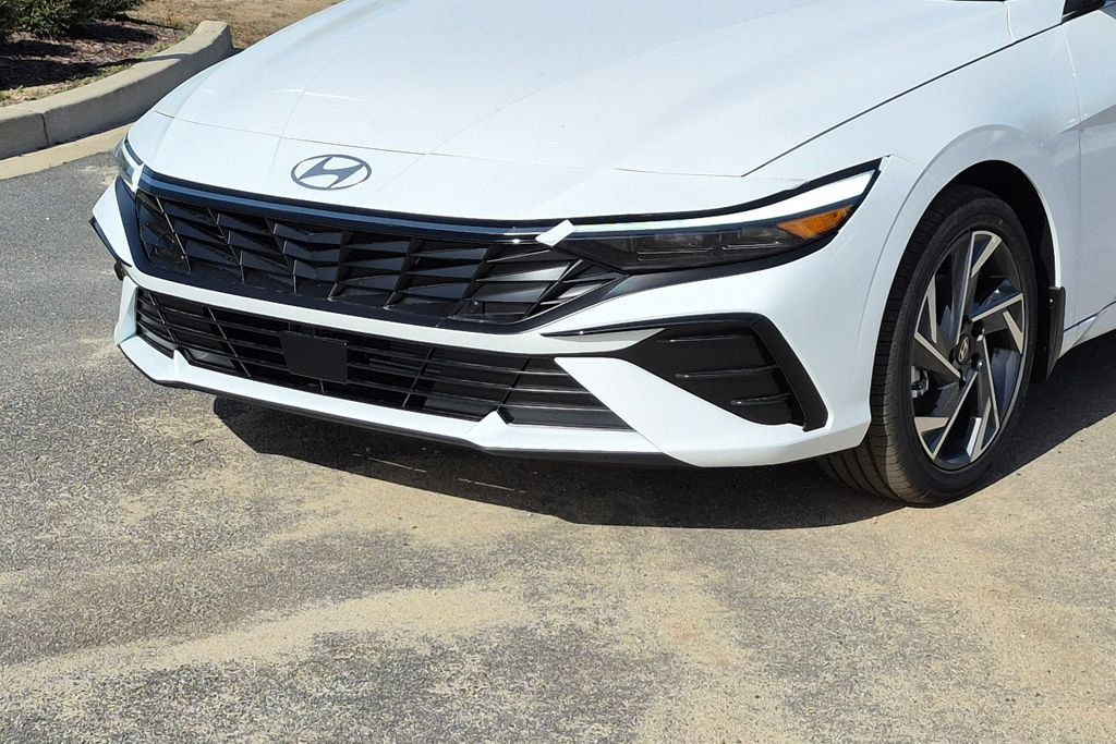 New 2026 Hyundai Elantra Limited FWD image 10