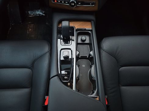 Certified 2024 Volvo XC90 B6 Plus w/ Protection Package Premier image 19