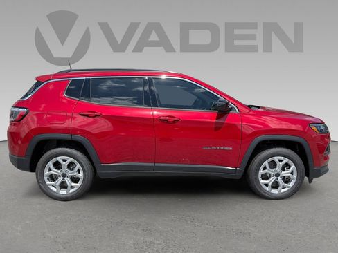 New 2025 Jeep Compass Latitude image 2