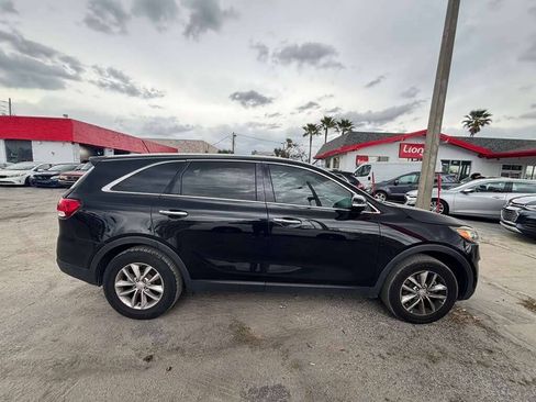 Used 2017 Kia Sorento L FWD image 2