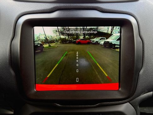 Used 2023 Jeep Renegade Latitude image 17