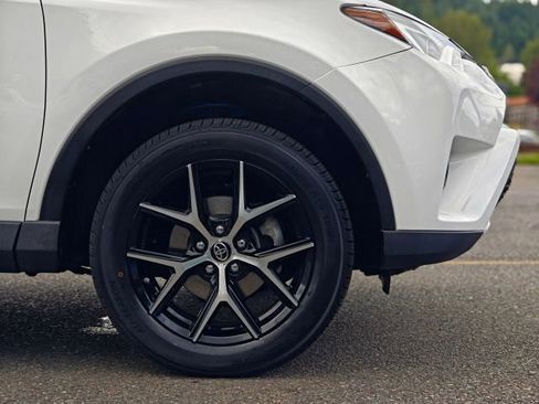 Used 2018 Toyota RAV4 SE w/ Power Extra Value Package AWD/4WD image 56