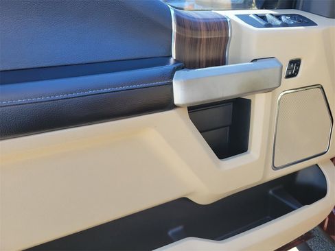 Used 2017 Ford F150 Lariat image 17