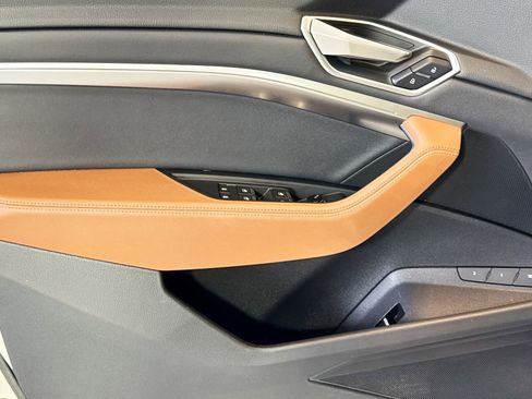 Used 2021 Audi e-tron Premium w/ Convenience Plus Package image 17