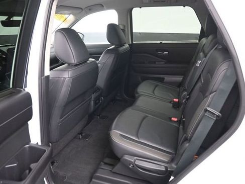 Used 2025 Nissan Pathfinder SL AWD/4WD image 10