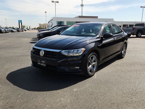 Used 2020 Volkswagen Jetta R-Line FWD image 2