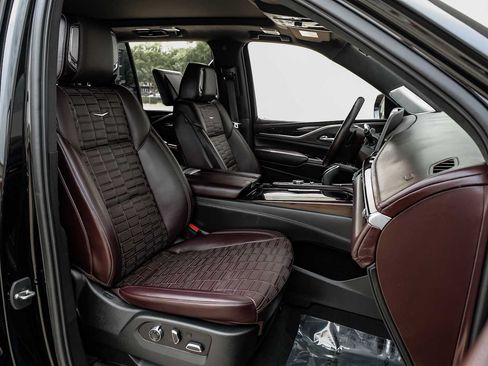 Used 2021 Cadillac Escalade Sport Platinum w/ Heavy-Duty Trailer Package AWD/4WD image 33