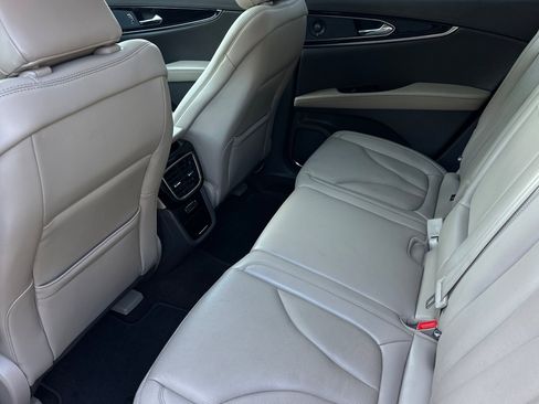 Certified 2021 Lincoln Nautilus Reserve image 11