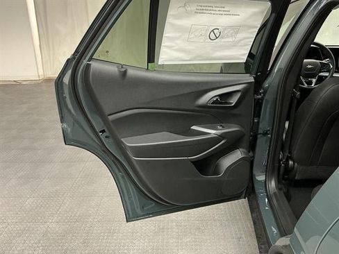 New 2026 Chevrolet Trax LT w/ LT Convenience Package FWD image 25