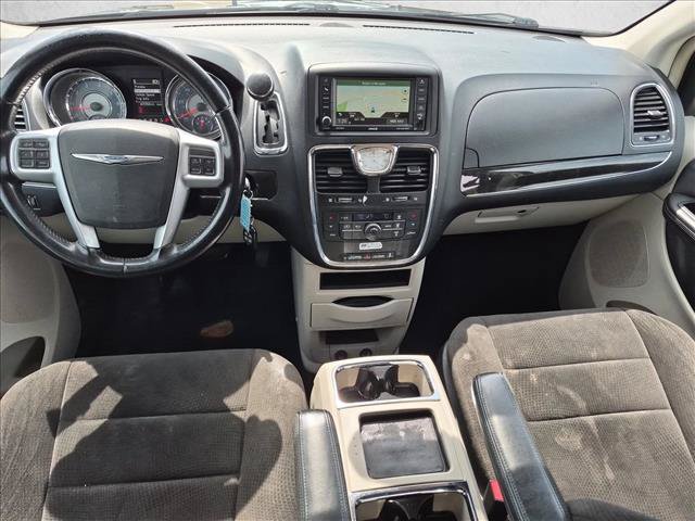 Used 2013 Chrysler Town & Country Touring FWD image 17