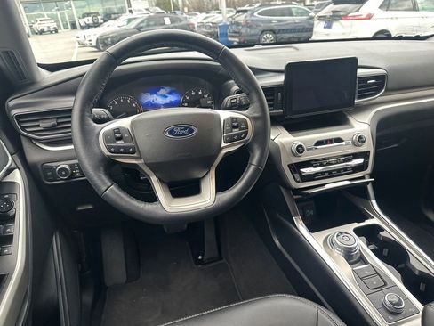 Certified 2022 Ford Explorer XLT w/ Equipment Group 202A image 25