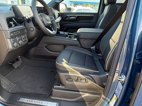 New 2026 Chevrolet Suburban Premier w/ Sun And Tow Package AWD/4WD image 16